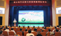 易成新能董事長孫毅被授予河南省新能源行業發展卓越成就獎