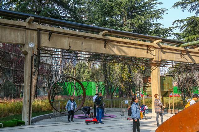 硬核工業玩具！鄭州現“砂輪樂園”，油壓機變樂器、壓力罐變滑梯