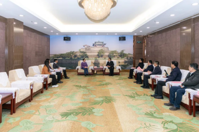 樊成華會(huì)見(jiàn)圣戈班磨料磨具中國(guó)區(qū)總經(jīng)理曾玲玲
