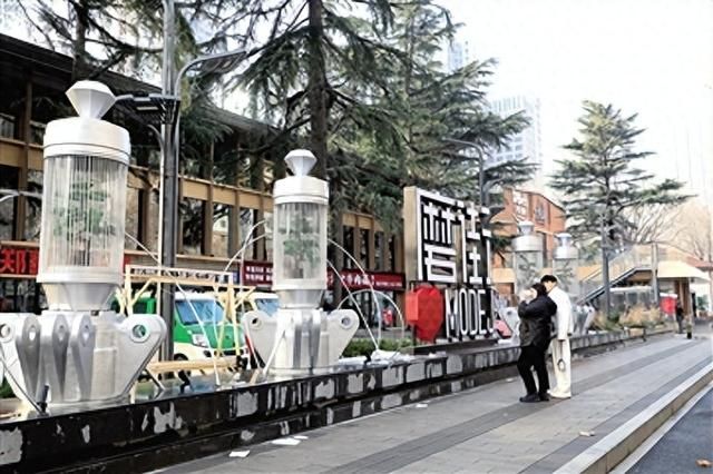 鄭州中原區(qū)“一路四街”城市更新 打造時(shí)尚消費(fèi)特色街區(qū)